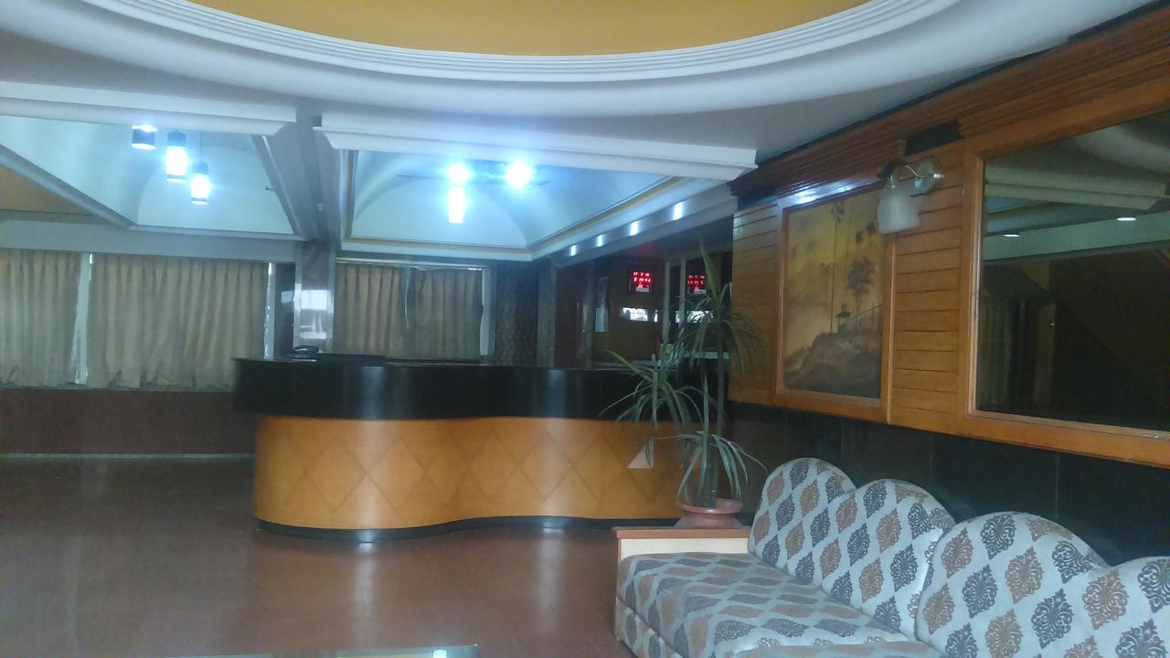 Hotel Unnati Ahmedabad Exterior foto